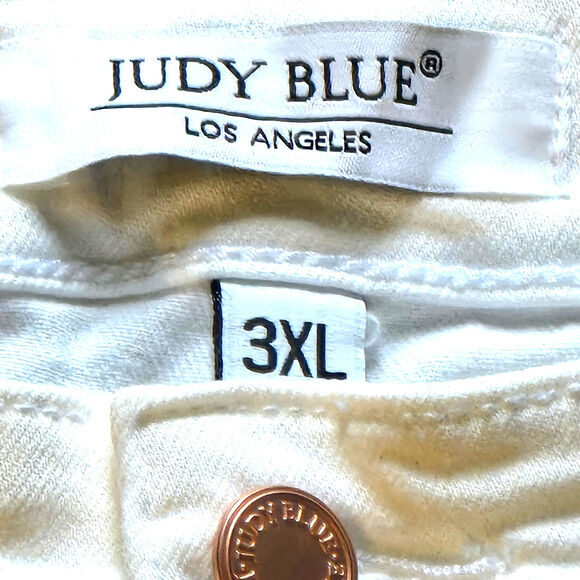 NWT, Judy Blue Women's Shark Bite Mid Rise Denim White Shorts, Size 3XL - Picture 4 of 10